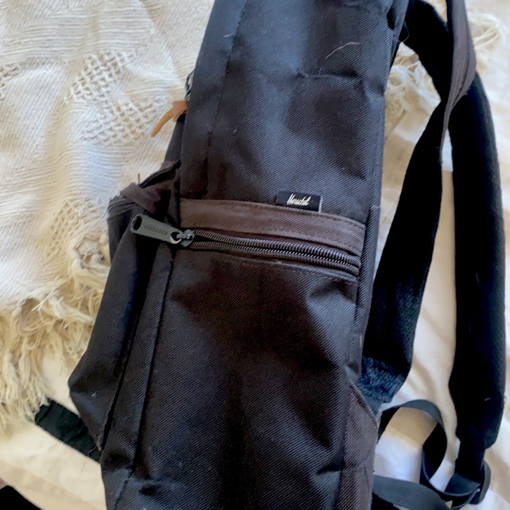 Herschel Backpack - Picture 3 of 9